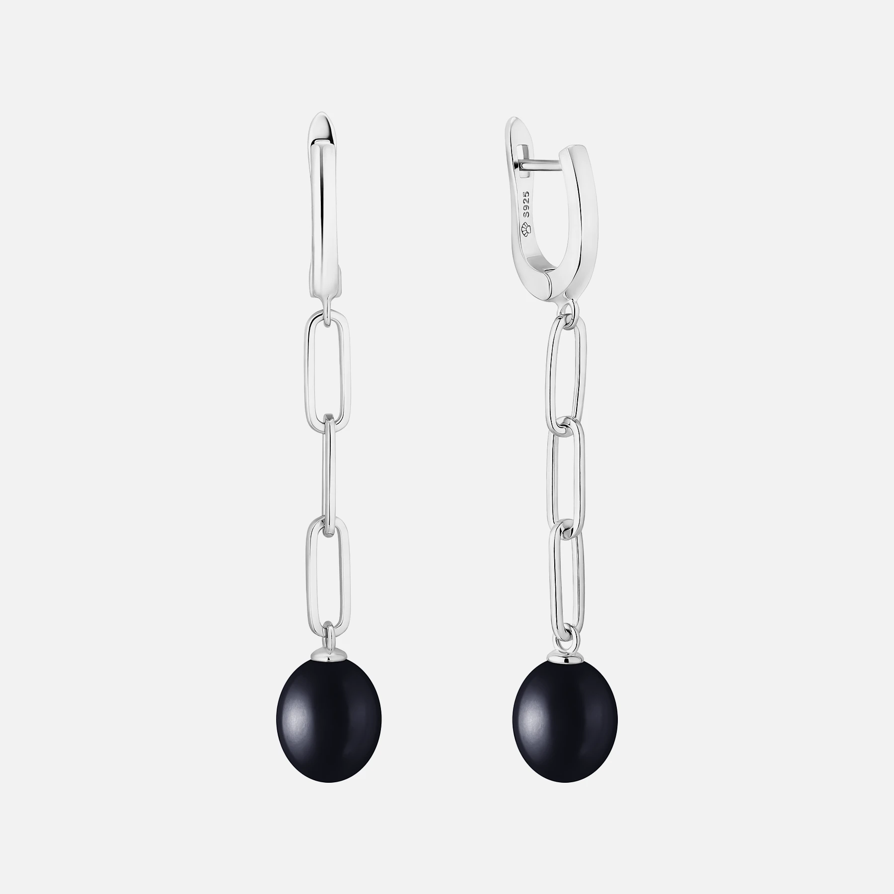 Nose øreringe med engelsk lås og sorte ferskvandsperler i sølv