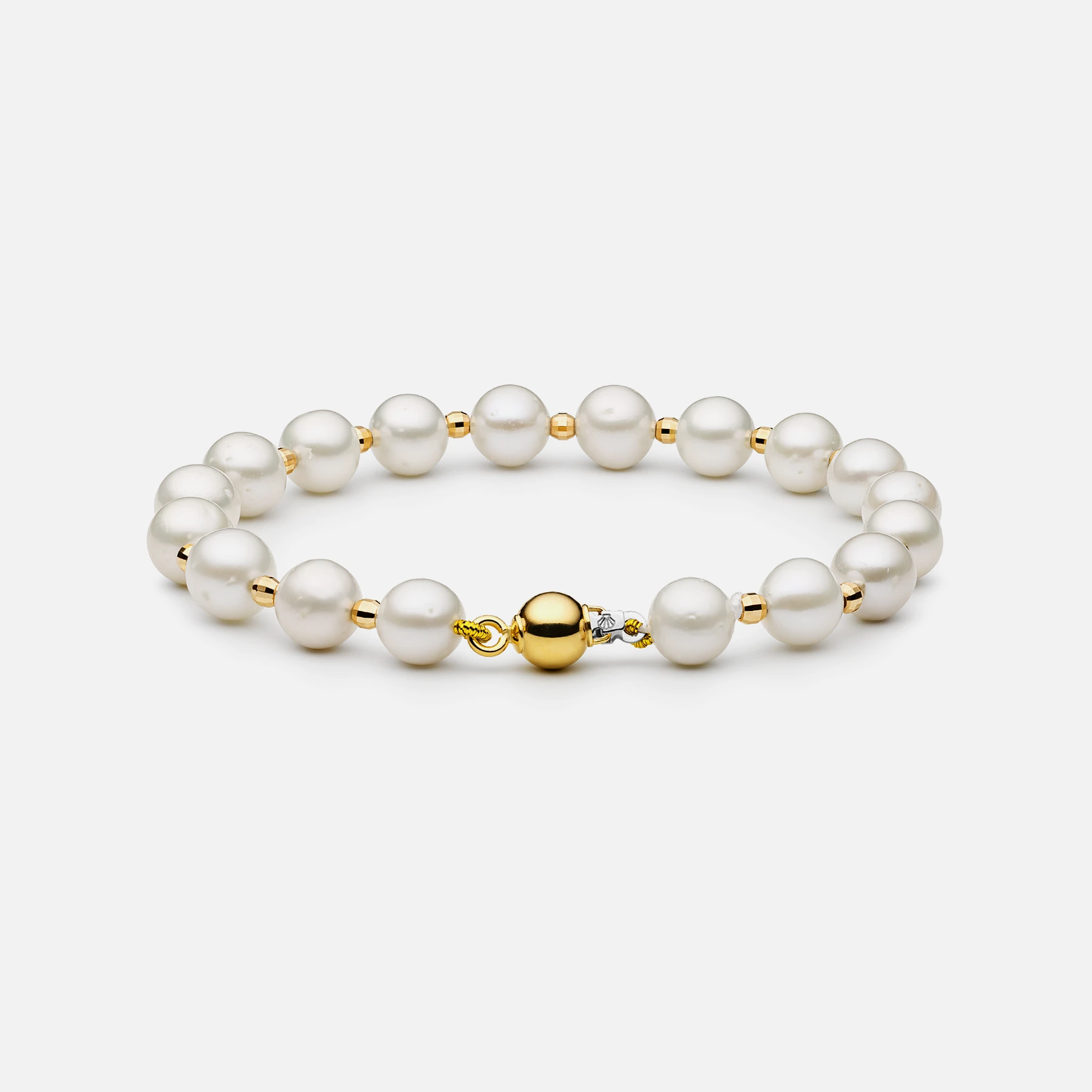 Hokuto Ø6 armbånd med hvide ferskvandsperler i 14 karat hvidguld